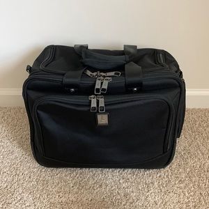 Travelpro multi purpose travel tote with laptop/tablet pocket.